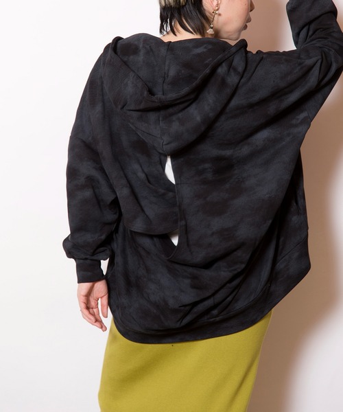 OSMOSIS(オズモーシス)の「裏毛バックツイストフードパーカ(パーカー・レディース・ホワイト/オレンジ/ブラック・ONE SIZE)」の10枚目の写真