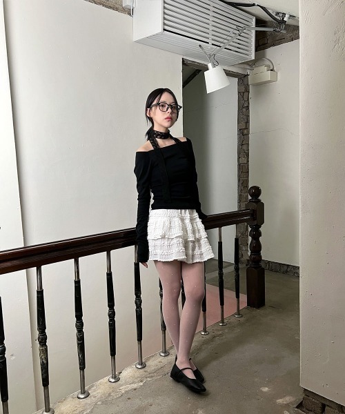 4INT.(フォイント)の「スクエア オフショルダー 長袖 クロップド Tシャツ(Tシャツ/カットソー・レディース・ホワイト/ブラック・FREE)」の20枚目の写真