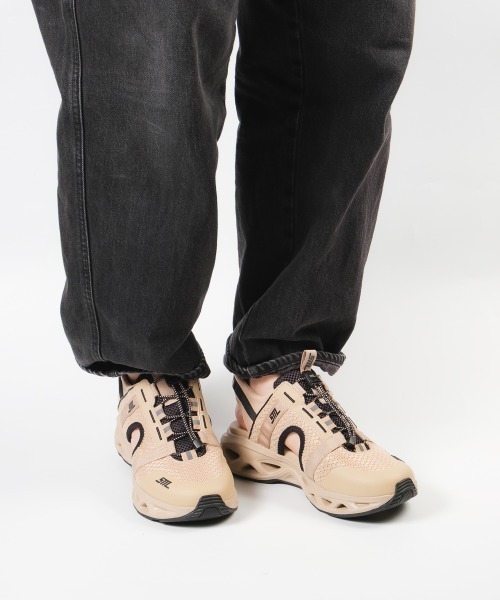 STEVE MADDEN(スティーブマデン)の「デザインソールスポーツサンダル/S.MADDEN SURGE 7-VS(サンダル・レディース・ブラック/ベージュ×ブラック・23.0cm/23.5cm/24.0cm/23.5-24/24.5cm/22.5cm)」の6枚目の写真