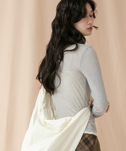 HEILIS(ヘイリス)の「シアーコンパクトロングカットソー / 秋服 冬服 春服 長袖 ロンT レイヤード 透け感 シティガール ガーリー ノームコア 韓国 アイボリー ブラック グレー イエロー ピンク(Tシャツ/カットソー・レディース・アイボリー/イエロー/ピンク/グレー/ブラック・FREE)」の11枚目の写真