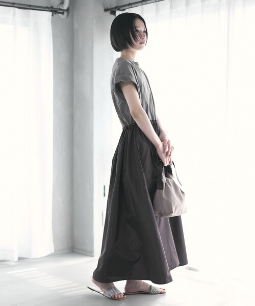 Firsthand（ファーストハンド）の「Firsthand/ファーストハンド ドロスト ドッキングギャザー ロングワンピース / 異素材切り替えデザインワンピース（ワンピース・レディース・ブラック/ブラウン・FREE）」の10枚目の写真