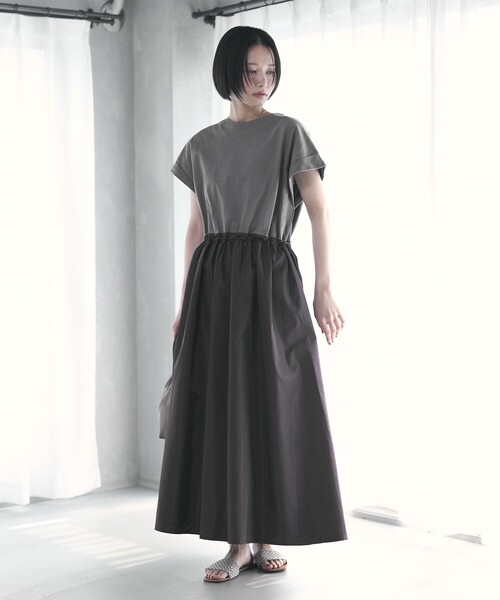 Firsthand（ファーストハンド）の「Firsthand/ファーストハンド ドロスト ドッキングギャザー ロングワンピース / 異素材切り替えデザインワンピース（ワンピース・レディース・ブラック/ブラウン・FREE）」の13枚目の写真