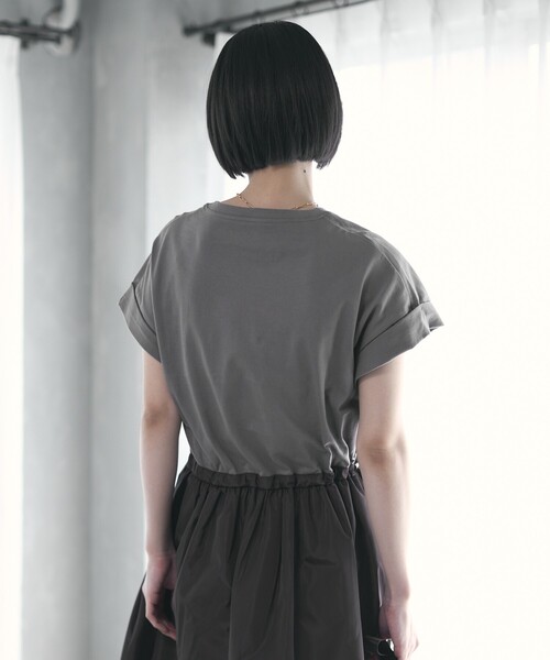 Firsthand（ファーストハンド）の「Firsthand/ファーストハンド ドロスト ドッキングギャザー ロングワンピース / 異素材切り替えデザインワンピース（ワンピース・レディース・ブラック/ブラウン・FREE）」の17枚目の写真