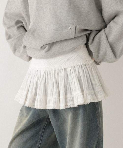 Heather（ヘザー）の「レイヤードフリルミニスカート　491952（スカート・レディース・ブラック/ホワイト/ブラック系その他/ブラック系その他2・FREE）」の2枚目の写真