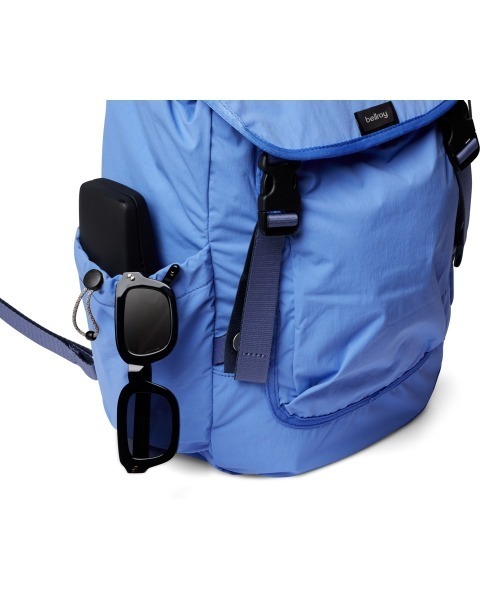 entre square（アントレスクエアー）の「Bellroy/バックパック/ミニバッグ Cinch Backpack デニムブルー（バックパック/リュック・レディース・ライトブルー・ONESIZE）」の6枚目の写真