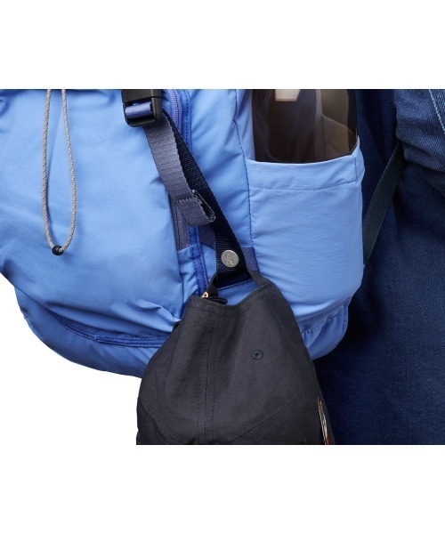 entre square（アントレスクエアー）の「Bellroy/バックパック/ミニバッグ Cinch Backpack デニムブルー（バックパック/リュック・レディース・ライトブルー・ONESIZE）」の7枚目の写真