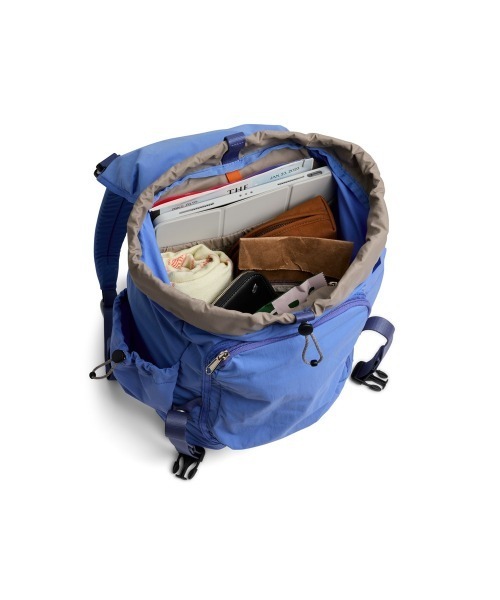 entre square（アントレスクエアー）の「Bellroy/バックパック/ミニバッグ Cinch Backpack デニムブルー（バックパック/リュック・レディース・ライトブルー・ONESIZE）」の3枚目の写真