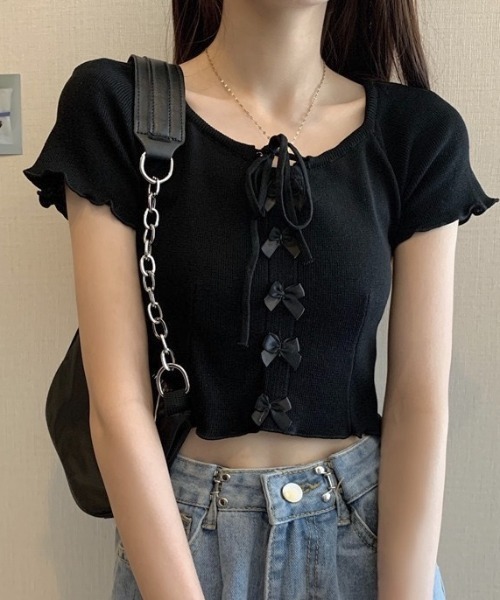 LADY LIKE(レディライク)の「フロントリボンメローステッチ半袖ニット(ニット/セーター・レディース・ブラック/サックスブルー/マスタード/ホワイト/グリーン・M)」の6枚目の写真