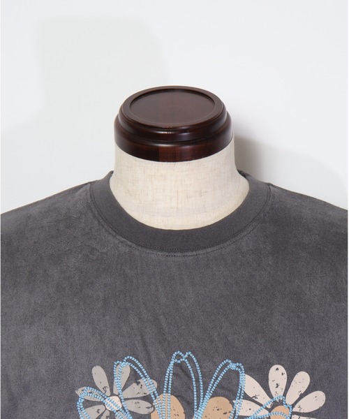 ATELANE(アテレーン)の「ATELANE/ライトスエードポンチ フラワーTEE(Tシャツ/カットソー・メンズ・グレー/アイボリー・LARGE/MEDIUM)」の7枚目の写真