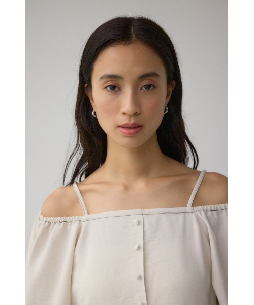 AZUL by moussy(アズールバイマウジー)の「2WAYパフスリーブ配色ペプラムブラウス(シャツ/ブラウス・レディース・アイボリー/ブラック/ピンク・FREE)」の4枚目の写真