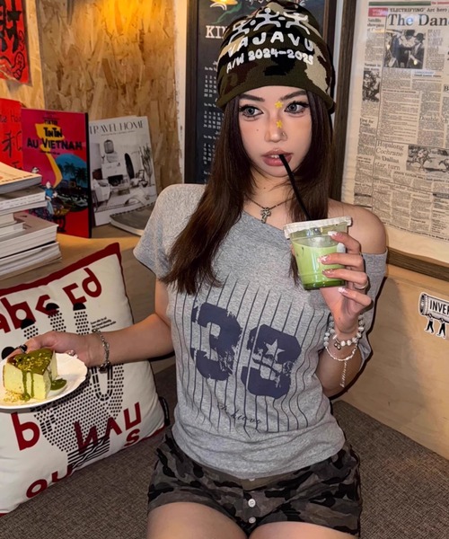 Sibra(シブラ)の「肌ざわり抜群、抜け感ワイドネックロゴTシャツ(Tシャツ/カットソー・レディース・グレー/ホワイト系その他/ネイビー/ホワイト/ライトグレー/ホワイト系その他2・M)」の6枚目の写真