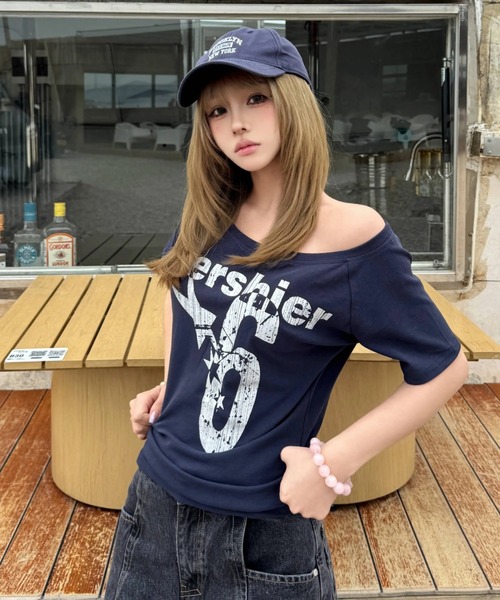 Sibra(シブラ)の「肌ざわり抜群、抜け感ワイドネックロゴTシャツ(Tシャツ/カットソー・レディース・グレー/ホワイト系その他/ネイビー/ホワイト/ライトグレー/ホワイト系その他2・M)」の22枚目の写真