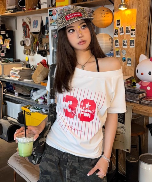 Sibra(シブラ)の「肌ざわり抜群、抜け感ワイドネックロゴTシャツ(Tシャツ/カットソー・レディース・グレー/ホワイト系その他/ネイビー/ホワイト/ライトグレー/ホワイト系その他2・M)」の11枚目の写真
