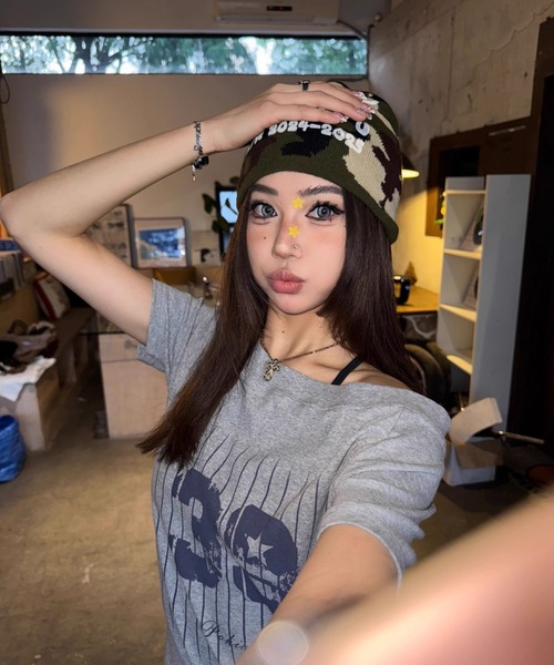 Sibra(シブラ)の「肌ざわり抜群、抜け感ワイドネックロゴTシャツ(Tシャツ/カットソー・レディース・グレー/ホワイト系その他/ネイビー/ホワイト/ライトグレー/ホワイト系その他2・M)」の19枚目の写真