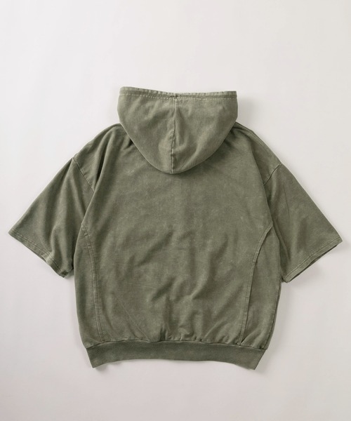 SlashDate(スラッシュデイト)の「【82】ケミカル加工 ヴィンテージテイスト カットオフ&刺繍 ジップパーカー オーバーサイズ(パーカー・メンズ・チャコールグレー/カーキ・L/M)」の4枚目の写真