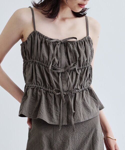 GALLEST(ギャレスト)の「【セットアップ可能】スクエアサッカービスチェ【洗える/カセット服】(タンクトップ・レディース・カーキ/ブラック・38)」の1枚目の写真