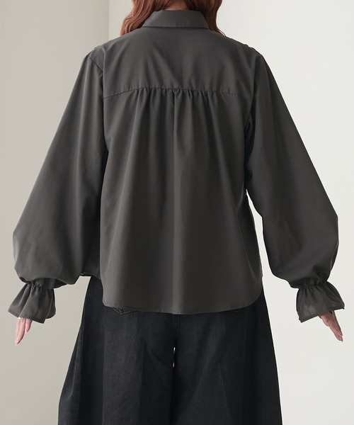 BONLECILL（ボンルシール）の「シャーリングキャンディスリーブシャツ