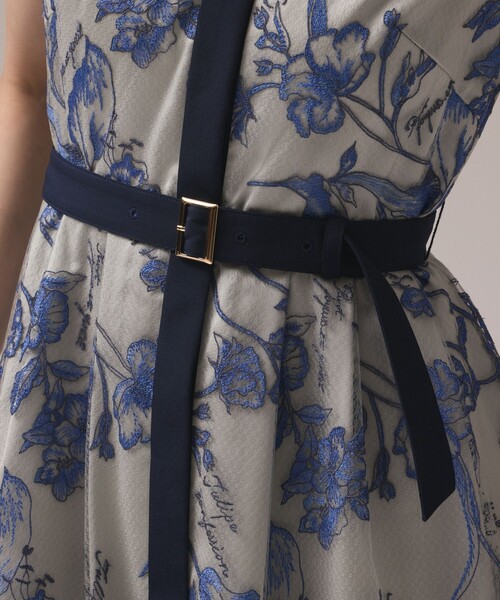 GRACE CONTINENTAL（グレースコンチネンタル）の「フラワー刺繍ボウタイドレス（ドレス・レディース・ブルー/ブラック/キナリ・38/36/34）」の21枚目の写真