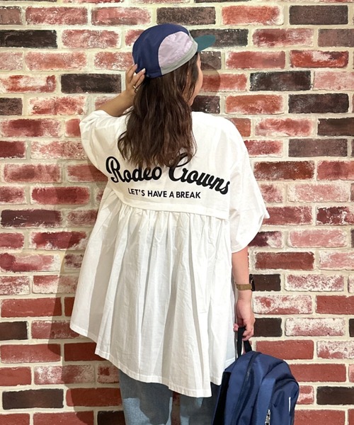 RODEO CROWNS WIDE BOWL(ロデオクラウンズワイドボウル)の「バックギャザードッキングTシャツ(Tシャツ/カットソー・レディース・ライトカーキ/ライトピンク/ブラック/オフホワイト・FREE)」の1枚目の写真