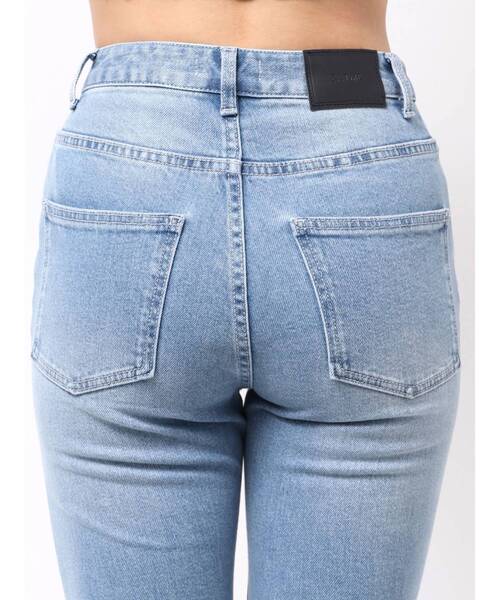 EATME（イートミー）の「タックフレアデニムパンツ（デニムパンツ・レディース・ライトブルー/ブラック・MEDIUM/SMALL）」の8枚目の写真