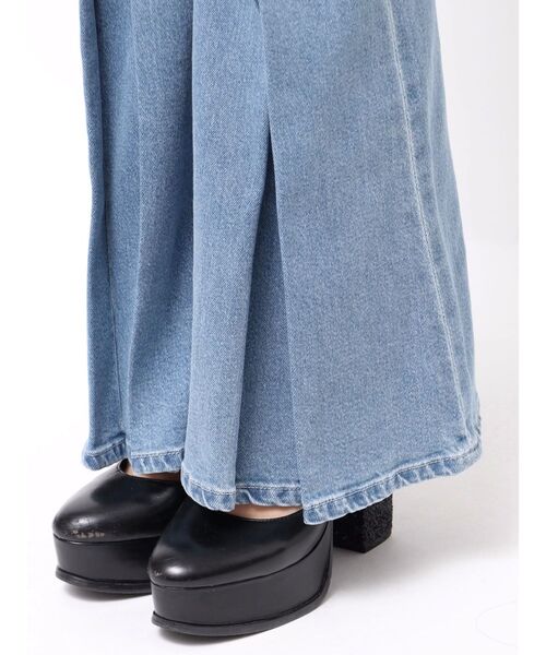 EATME（イートミー）の「タックフレアデニムパンツ（デニムパンツ・レディース・ライトブルー/ブラック・MEDIUM/SMALL）」の11枚目の写真