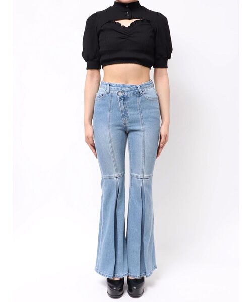 EATME（イートミー）の「タックフレアデニムパンツ（デニムパンツ・レディース・ライトブルー/ブラック・MEDIUM/SMALL）」の13枚目の写真