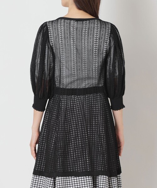 TO BE CHIC（トゥー ビー シック）の「透かし編み ミドルニットカーディガン（カーディガン/ボレロ・レディース・レッド系その他/ブラック/オフホワイト・40/42）」の4枚目の写真