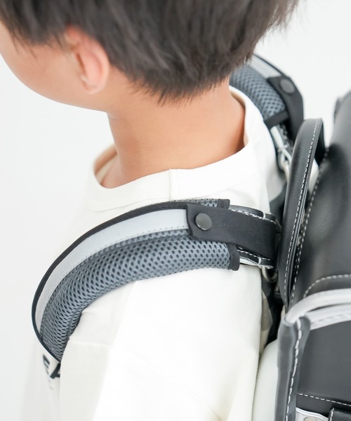 MKD.ZAKKA（エムケーディーザッカ）の「ランドセル肩パッド 3層構造 通気性メッシュ 安全反射材付 肩ベルト固定でズレない（ランドセル・キッズ・スカイブルー/ブラック/ラベンダー/ネイビー・FREE）」の6枚目の写真