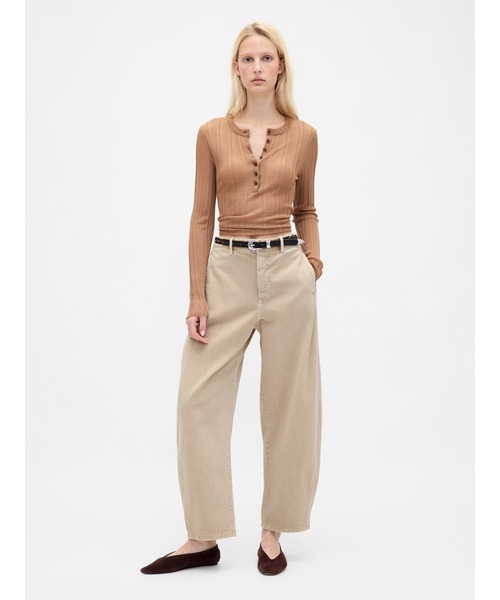 GAP(ギャップ)の「ミッドライズ ツイル バレルパンツ(その他パンツ・レディース・ブラウン/カーキ/ブラック/アイボリー・00/0/2/4/6/8/10/000)」の5枚目の写真