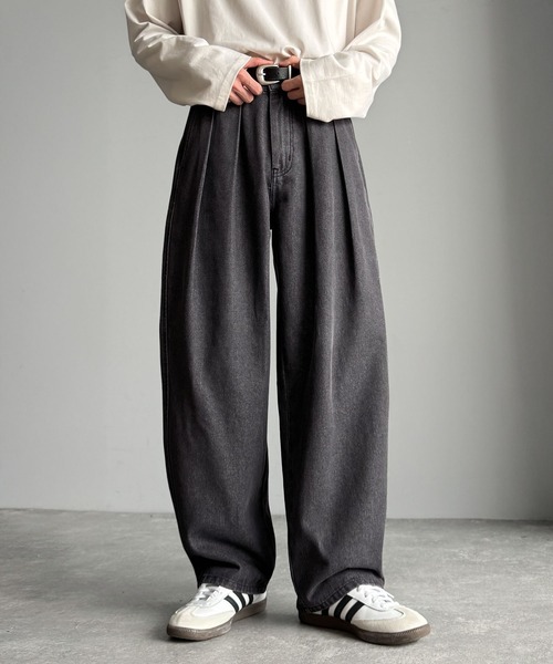 Classical Origin(クラシカルオリジン)の「インツータック ワイドバルーンデニム/Inverted Two-Tuck Wide Balloon Denim(デニムパンツ・メンズ・ブラック/ライトブルー/ワンウォッシュ・LARGE/MEDIUM/SMALL)」の4枚目の写真