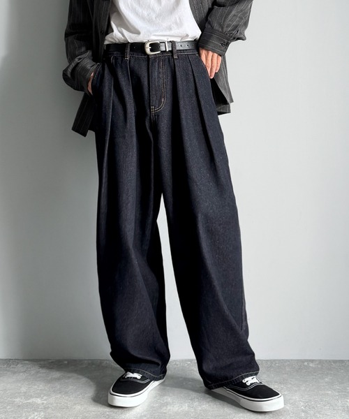 Classical Origin(クラシカルオリジン)の「インツータック ワイドバルーンデニム/Inverted Two-Tuck Wide Balloon Denim(デニムパンツ・メンズ・ブラック/ライトブルー/ワンウォッシュ・LARGE/MEDIUM/SMALL)」の13枚目の写真