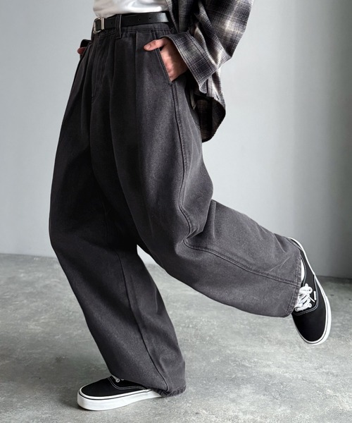 Classical Origin(クラシカルオリジン)の「インツータック ワイドバルーンデニム/Inverted Two-Tuck Wide Balloon Denim(デニムパンツ・メンズ・ブラック/ライトブルー/ワンウォッシュ・LARGE/MEDIUM/SMALL)」の16枚目の写真