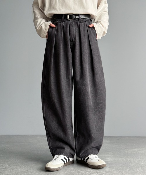 Classical Origin(クラシカルオリジン)の「インツータック ワイドバルーンデニム/Inverted Two-Tuck Wide Balloon Denim(デニムパンツ・メンズ・ブラック/ライトブルー/ワンウォッシュ・LARGE/MEDIUM/SMALL)」の19枚目の写真