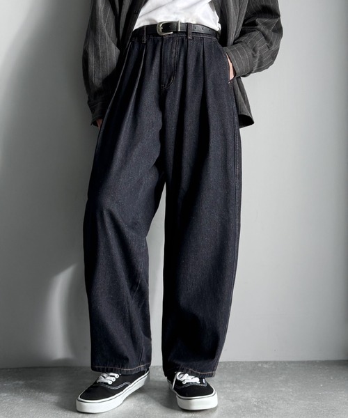 Classical Origin(クラシカルオリジン)の「インツータック ワイドバルーンデニム/Inverted Two-Tuck Wide Balloon Denim(デニムパンツ・メンズ・ブラック/ライトブルー/ワンウォッシュ・LARGE/MEDIUM/SMALL)」の21枚目の写真