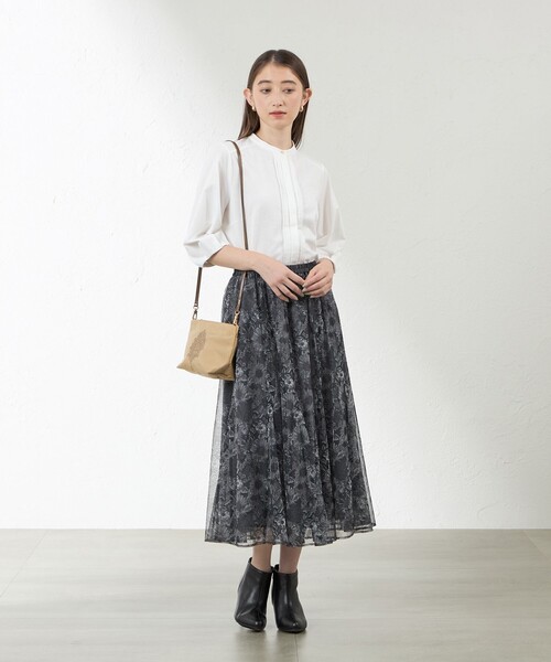 amaca（アマカ）の「【Blousey】 ブラウジーピンタックブラウス（シャツ/ブラウス・レディース・オフホワイト/ダークネイビー・40/38）」の10枚目の写真