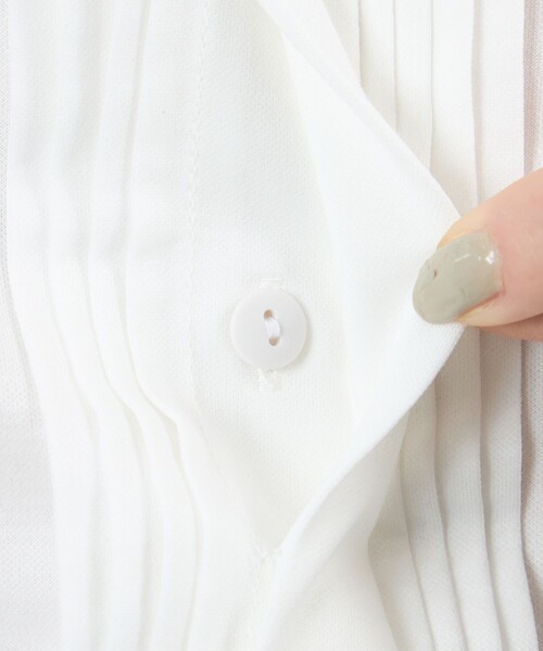 amaca（アマカ）の「【Blousey】 ブラウジーピンタックブラウス（シャツ/ブラウス・レディース・オフホワイト/ダークネイビー・40/38）」の4枚目の写真