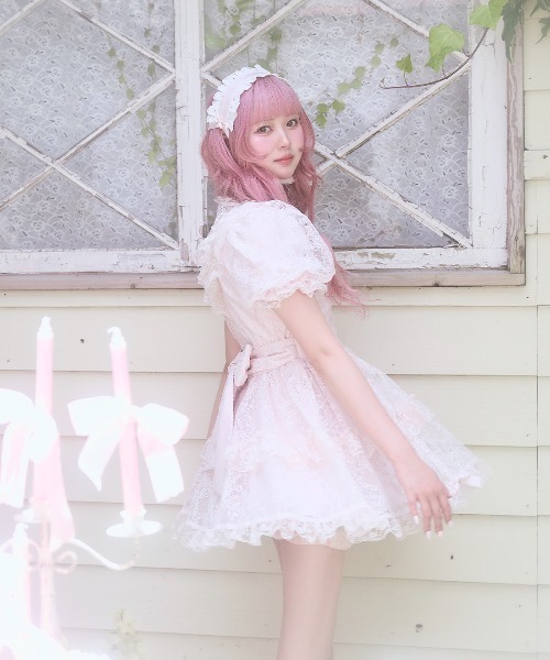 Fiorforte(フィオルフォルテ)の「Rosy doll lace onepiece(ワンピース・レディース・ホワイト/ピンク・FREE)」の4枚目の写真