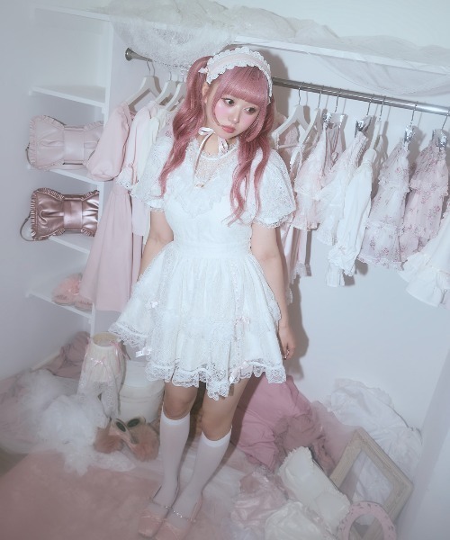Fiorforte(フィオルフォルテ)の「Rosy doll lace onepiece(ワンピース・レディース・ホワイト/ピンク・FREE)」の3枚目の写真