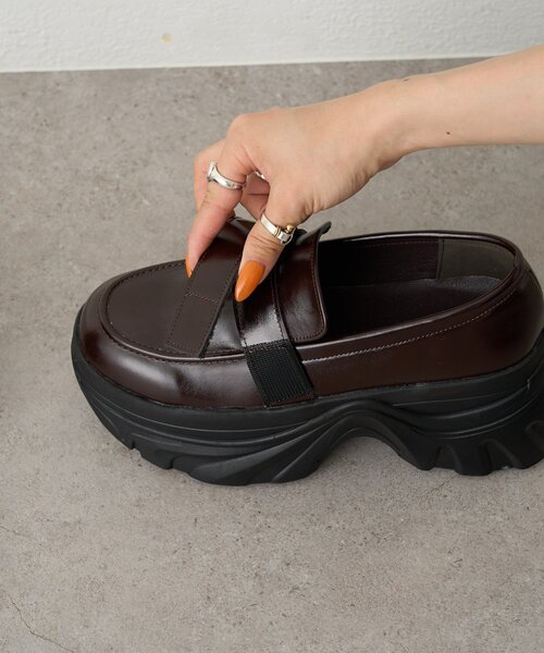 w closet(ダブルクローゼット)の「【25AW】ベルト付厚底ローファー(その他シューズ・レディース・ブラウン/ブラック・MEDIUM/LARGE)」の3枚目の写真