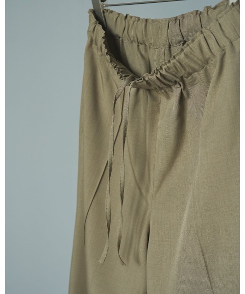 anuke(アンヌーク)の「anuke Pintuck Wide Pants 62520730(その他パンツ・レディース・ベージュ/ブラウン/ブラック・36/38)」の5枚目の写真