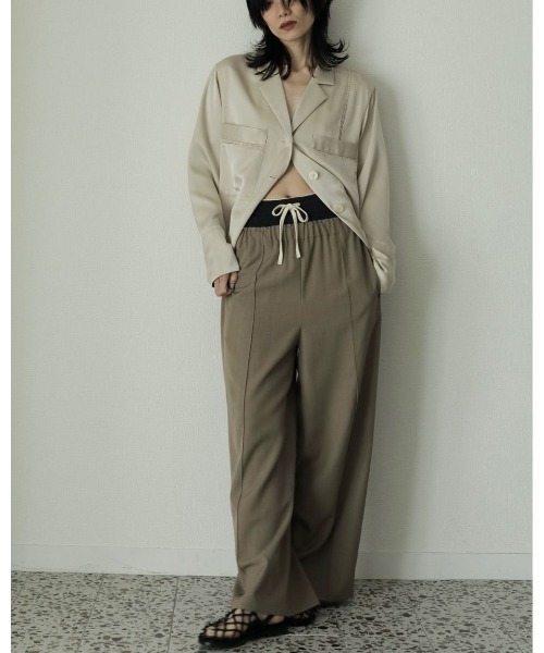 anuke(アンヌーク)の「anuke Pintuck Wide Pants 62520730(その他パンツ・レディース・ベージュ/ブラウン/ブラック・36/38)」の4枚目の写真