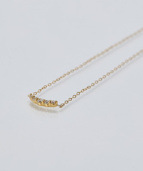 Phoebe(フィービィー)の「【金属アレルギー対応】シャインカーブビジューネックレス/全長:38~41cm/サージカルステンレス(ネックレス・レディース・シルバー/イエローゴールド・FREE)」の5枚目の写真