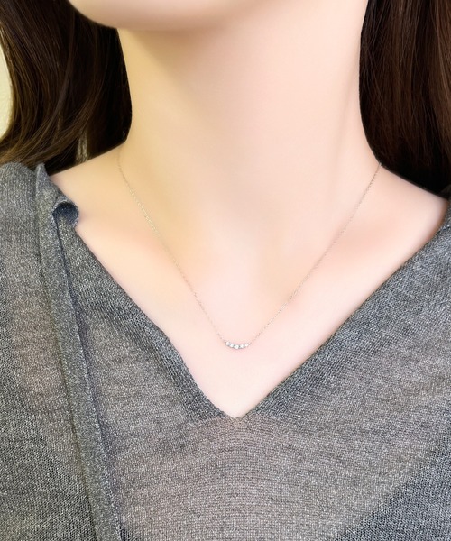 Phoebe(フィービィー)の「【金属アレルギー対応】シャインカーブビジューネックレス/全長:38~41cm/サージカルステンレス(ネックレス・レディース・シルバー/イエローゴールド・FREE)」の8枚目の写真
