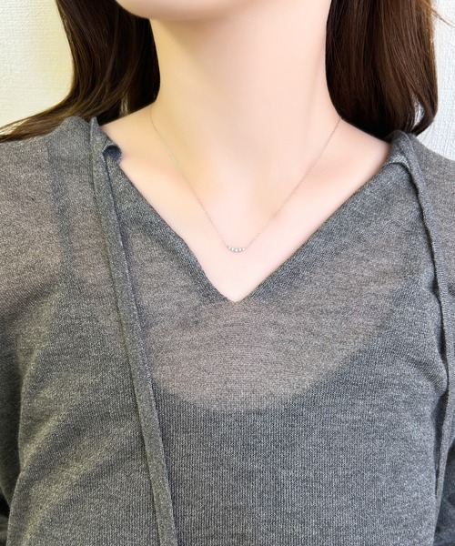 Phoebe(フィービィー)の「【金属アレルギー対応】シャインカーブビジューネックレス/全長:38~41cm/サージカルステンレス(ネックレス・レディース・シルバー/イエローゴールド・FREE)」の10枚目の写真