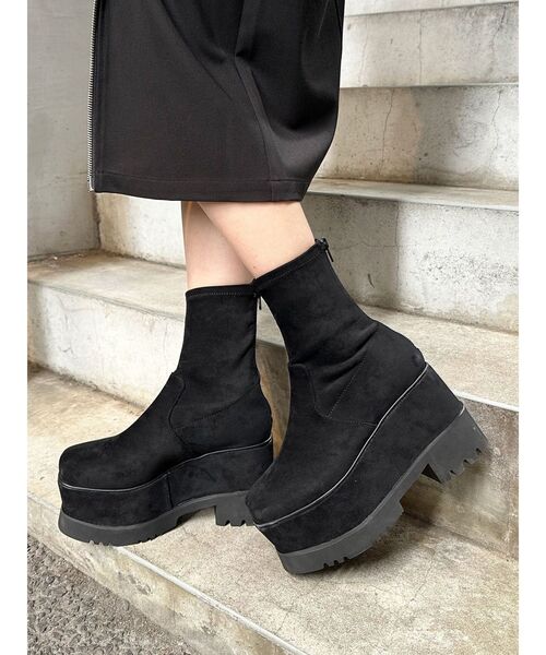 MURUA（ムルーア）の「プラットフォームスウェードブーツ（ブーツ・レディース・ブラウン/ブラック/アイボリー・24.5/23.5/22.5）」の22枚目の写真