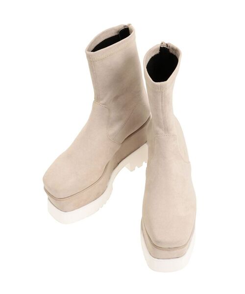 MURUA（ムルーア）の「プラットフォームスウェードブーツ（ブーツ・レディース・ブラウン/ブラック/アイボリー・24.5/23.5/22.5）」の6枚目の写真