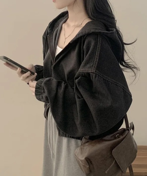 lilful（リルフル）の「配色ステッチ ダブルジップ オーバーサイズデニムパーカー（ブルゾン・レディース・ブラック/ブルー・F）」の5枚目の写真