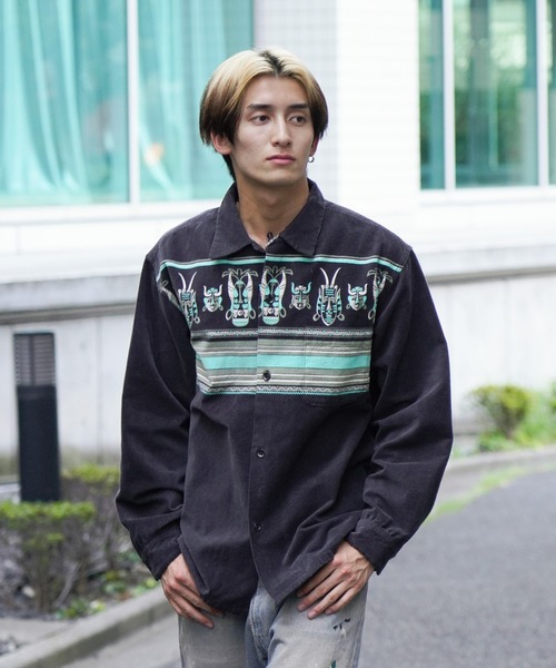 TOWNCRAFT（タウンクラフト）の「TOWNCRAFT / タウンクラフト VINTAGE CORDUROY SHIRTS ネイティブ柄 アフリカンマスク柄 コーデュロイシャツ（シャツ/ブラウス・メンズ・ブラック/その他1/その他2/チャコールグレー・MEDIUM/LARGE）」の2枚目の写真