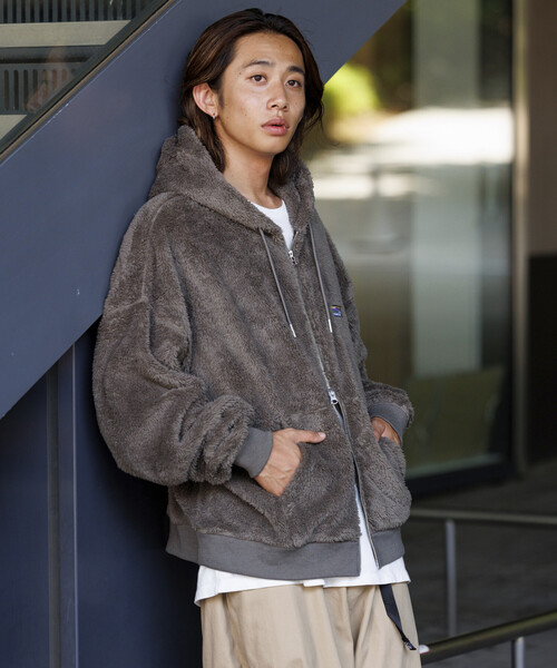 限定展開 リラックスフィット ワンポイント シャギーフリース ジップ