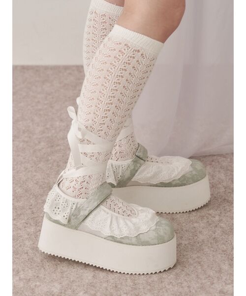 merry jenny(メリージェニー)の「フリルレースアップ厚底スニーカー(スニーカー・レディース・オフホワイト/ミント・MEDIUM/LARGE)」の2枚目の写真